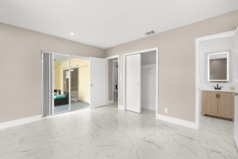 Villa ou maison à vendre à Lauderdale Lakes, Floride: 3 chambres, 120.96 m2 № 2413177 - photo 4