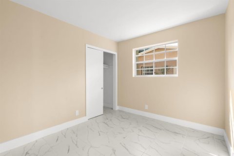 Villa ou maison à vendre à Lauderdale Lakes, Floride: 3 chambres, 120.96 m2 № 2413177 - photo 10