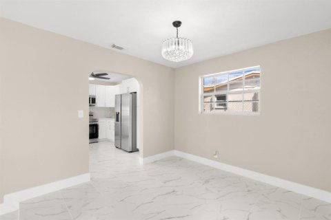 Villa ou maison à vendre à Lauderdale Lakes, Floride: 3 chambres, 120.96 m2 № 2413177 - photo 13