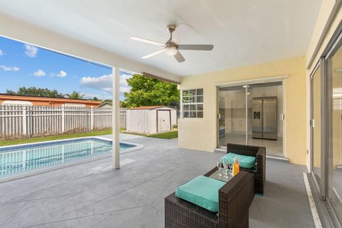 Villa ou maison à vendre à Lauderdale Lakes, Floride: 3 chambres, 120.96 m2 № 2413177 - photo 20