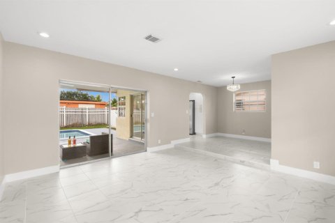 Villa ou maison à vendre à Lauderdale Lakes, Floride: 3 chambres, 120.96 m2 № 2413177 - photo 11