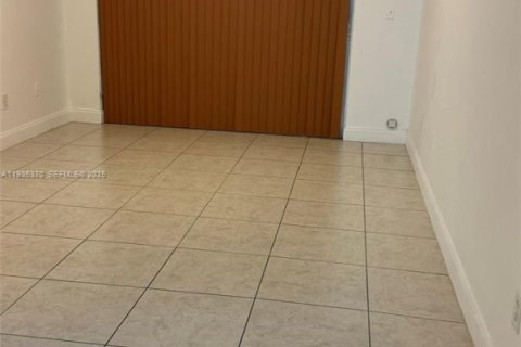 Townhouse in Miami, Florida 2 bedrooms, 97.83 sq.m. № 1993559 - photo 8