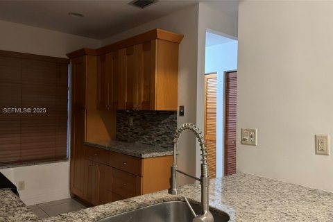 Townhouse in Miami, Florida 2 bedrooms, 97.83 sq.m. № 1993559 - photo 2