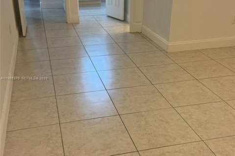 Townhouse in Miami, Florida 2 bedrooms, 97.83 sq.m. № 1993559 - photo 21