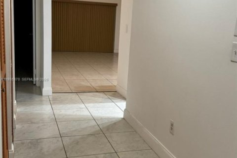 Townhouse in Miami, Florida 2 bedrooms, 97.83 sq.m. № 1993559 - photo 30