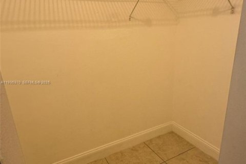 Townhouse in Miami, Florida 2 bedrooms, 97.83 sq.m. № 1993559 - photo 7