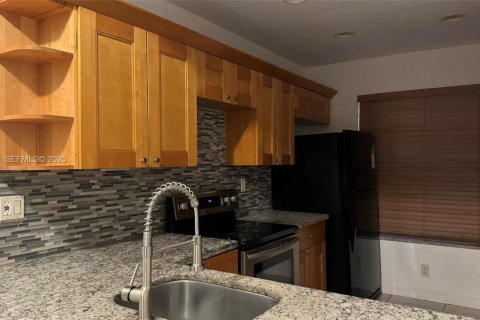 Townhouse in Miami, Florida 2 bedrooms, 97.83 sq.m. № 1993559 - photo 3