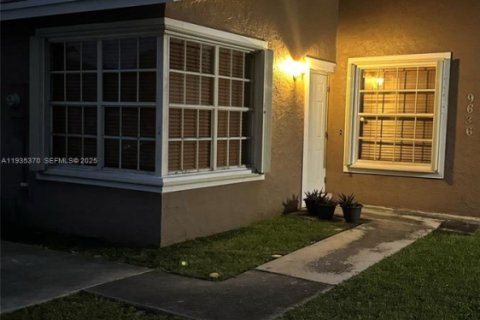 Townhouse in Miami, Florida 2 bedrooms, 97.83 sq.m. № 1993559