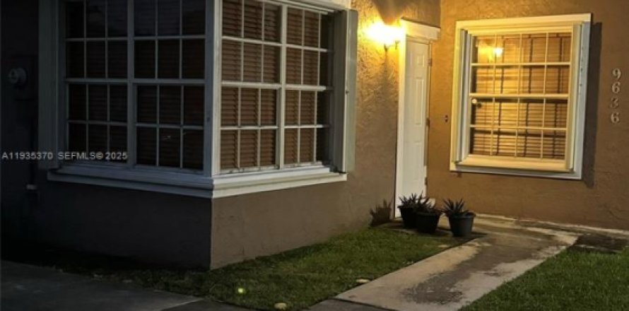 Townhouse in Miami, Florida 2 bedrooms, 97.83 sq.m. № 1993559