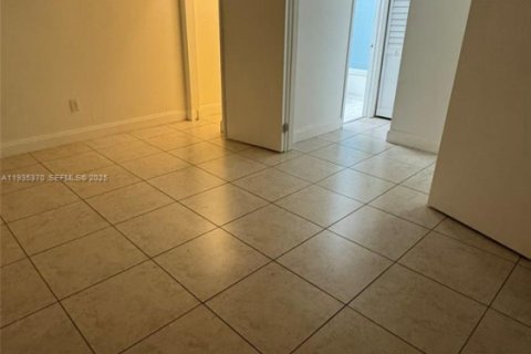 Townhouse in Miami, Florida 2 bedrooms, 97.83 sq.m. № 1993559 - photo 28