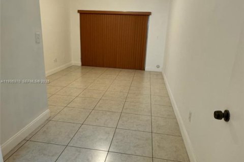 Townhouse in Miami, Florida 2 bedrooms, 97.83 sq.m. № 1993559 - photo 9