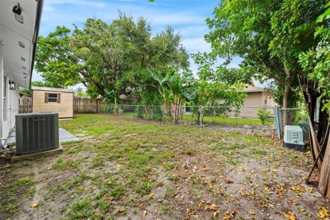 House in North Lauderdale, Florida 3 bedrooms, 115.85 sq.m. № 1852261 - photo 28