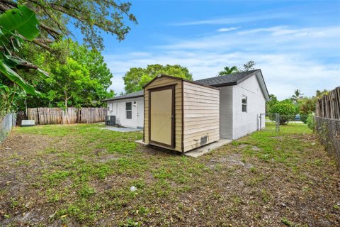 House in North Lauderdale, Florida 3 bedrooms, 115.85 sq.m. № 1852261 - photo 30