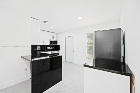House in North Lauderdale, Florida 3 bedrooms, 115.85 sq.m. № 1852261 - photo 15