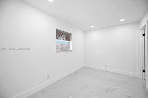 House in North Lauderdale, Florida 3 bedrooms, 115.85 sq.m. № 1852261 - photo 21
