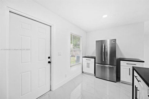 House in North Lauderdale, Florida 3 bedrooms, 115.85 sq.m. № 1852261 - photo 14