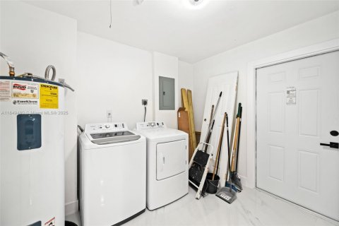 House in North Lauderdale, Florida 3 bedrooms, 115.85 sq.m. № 1852261 - photo 27
