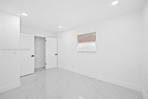 House in North Lauderdale, Florida 3 bedrooms, 115.85 sq.m. № 1852261 - photo 18