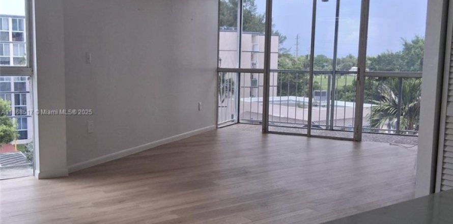 Apartamento en Hialeah, Florida 2 dormitorios, 87.24 m2 № 1928148