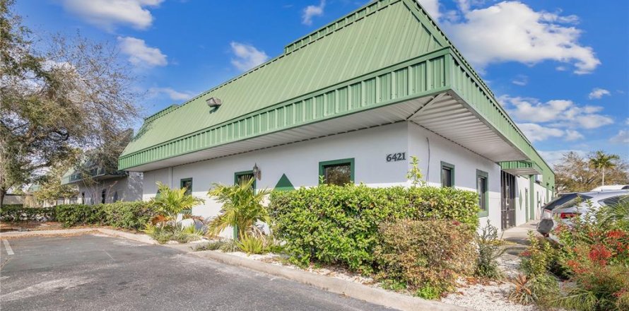 Commercial property in Orlando, Florida № 1688562