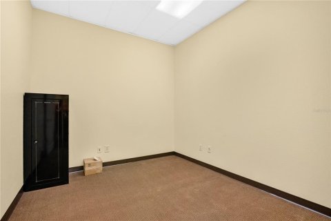 Commercial property in Orlando, Florida № 1688562 - photo 10