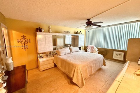 Condominio en venta en Hallandale Beach, Florida, 1 dormitorio, 66.8 m2 № 2018759 - foto 6