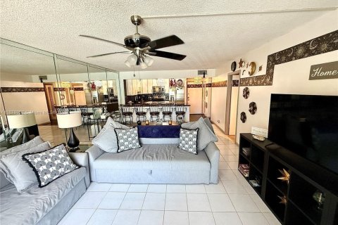 Condominio en Hallandale Beach, Florida, 1 dormitorio  № 2018759