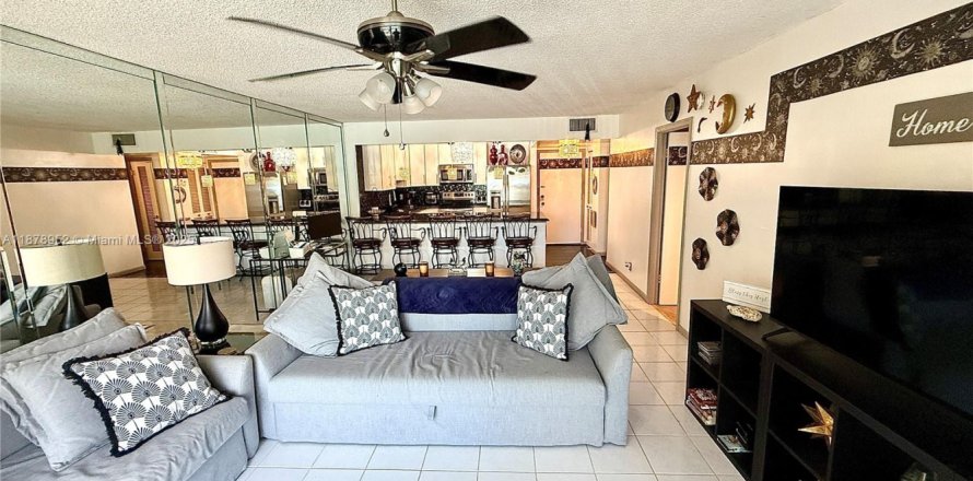 Condominio en Hallandale Beach, Florida, 1 dormitorio  № 2018759