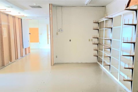 Immobilier commercial à louer à Venice, Floride № 2103158 - photo 15