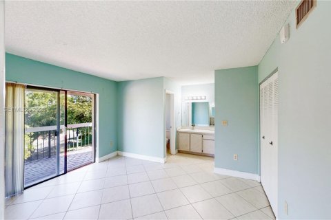 Купить кондоминиум в Майами, Флорида 2 спальни, 79.43м2, № 2004021 - фото 11