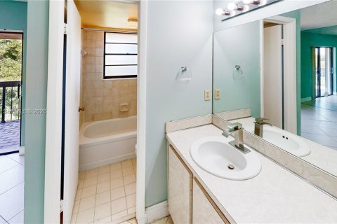 Купить кондоминиум в Майами, Флорида 2 спальни, 79.43м2, № 2004021 - фото 18