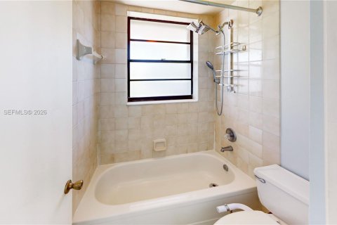 Купить кондоминиум в Майами, Флорида 2 спальни, 79.43м2, № 2004021 - фото 19