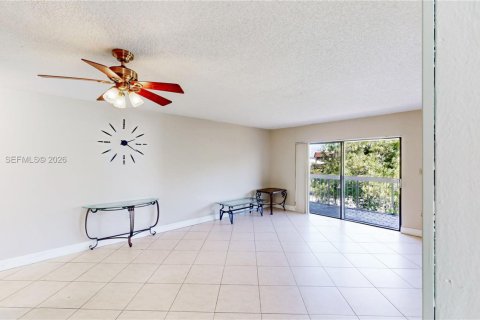 Купить кондоминиум в Майами, Флорида 2 спальни, 79.43м2, № 2004021 - фото 7