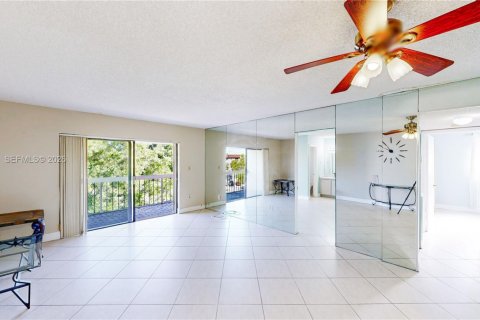 Купить кондоминиум в Майами, Флорида 2 спальни, 79.43м2, № 2004021 - фото 6