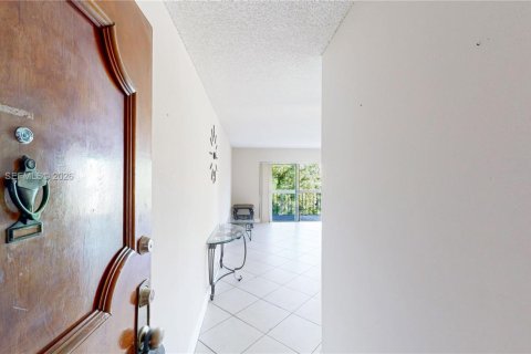 Купить кондоминиум в Майами, Флорида 2 спальни, 79.43м2, № 2004021 - фото 3