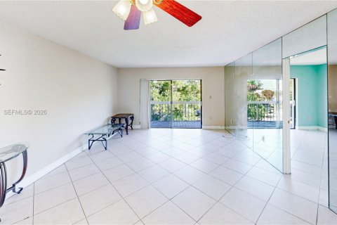 Купить кондоминиум в Майами, Флорида 2 спальни, 79.43м2, № 2004021 - фото 4