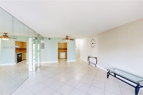 Купить кондоминиум в Майами, Флорида 2 спальни, 79.43м2, № 2004021 - фото 5