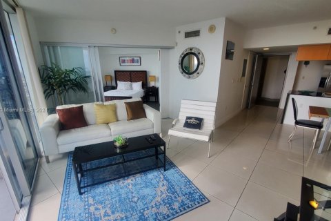 Condo in Miami, Florida, 2 bedrooms  № 1867972 - photo 5