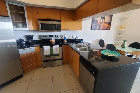 Condo in Miami, Florida, 2 bedrooms  № 1867972 - photo 4