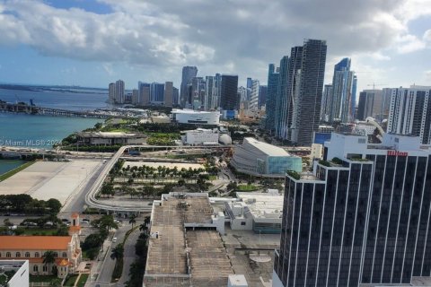 Condo in Miami, Florida, 2 bedrooms  № 1867972 - photo 1