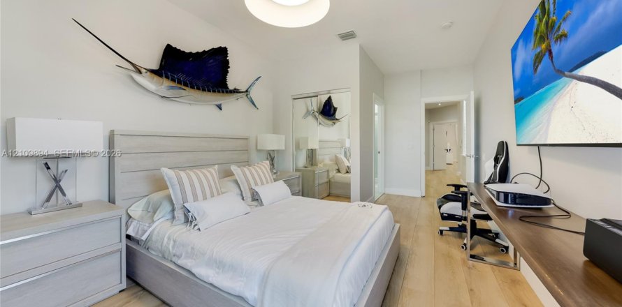 House in Hollywood, Florida 3 bedrooms, 232.07 sq.m. № 2428319