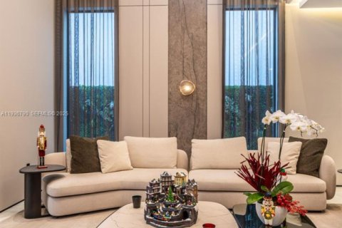 Casa en venta en Doral, Florida, 5 dormitorios, 377.83 m2 № 1994649 - foto 13