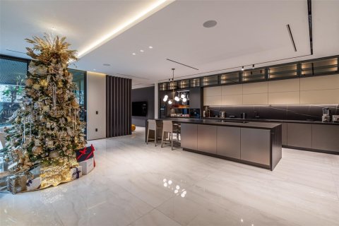 Casa en venta en Doral, Florida, 5 dormitorios, 377.83 m2 № 1994649 - foto 17