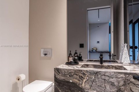 Casa en venta en Doral, Florida, 5 dormitorios, 377.83 m2 № 1994649 - foto 14