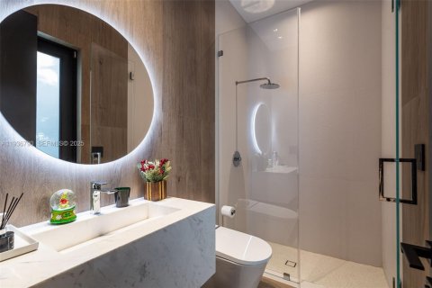 Casa en venta en Doral, Florida, 5 dormitorios, 377.83 m2 № 1994649 - foto 22