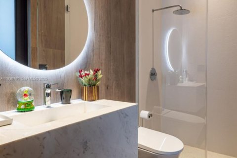 Casa en venta en Doral, Florida, 5 dormitorios, 377.83 m2 № 1994649 - foto 23