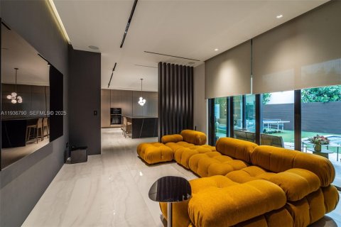 Casa en venta en Doral, Florida, 5 dormitorios, 377.83 m2 № 1994649 - foto 21