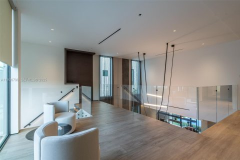 Casa en venta en Doral, Florida, 5 dormitorios, 377.83 m2 № 1994649 - foto 24