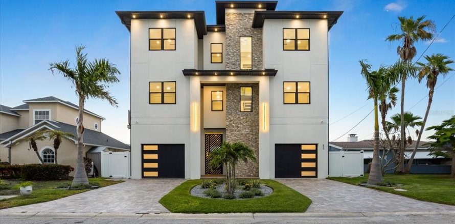 Casa en Madeira Beach, Florida 5 dormitorios, 375.98 m2 № 1869385
