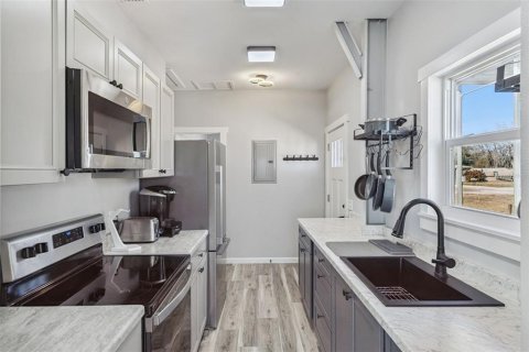 House in Lake Panasoffkee, Florida 2 bedrooms, 66.89 sq.m. № 2109189 - photo 9